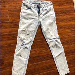 American Eagle distressed jean
